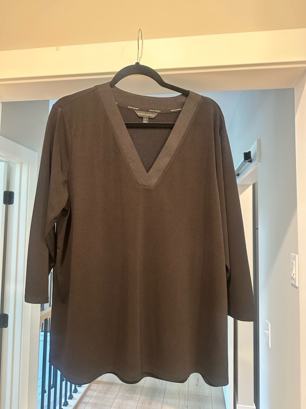 Banana Republic V-Neck Tunic Top in Black
